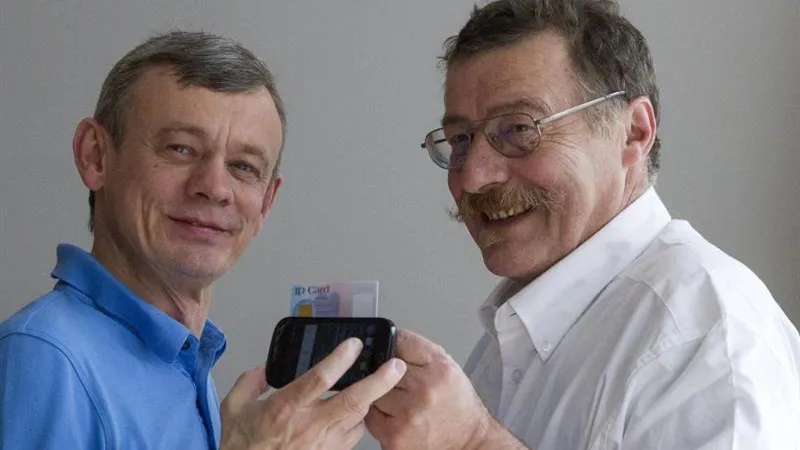 Historic image of contactless payment technology from the 2000s